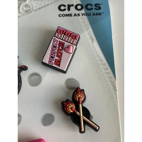 5 Pack CROCS Jibbitz Charms Valentines Girly Heart Rose Perfect Match NEW - Picture 4 of 9